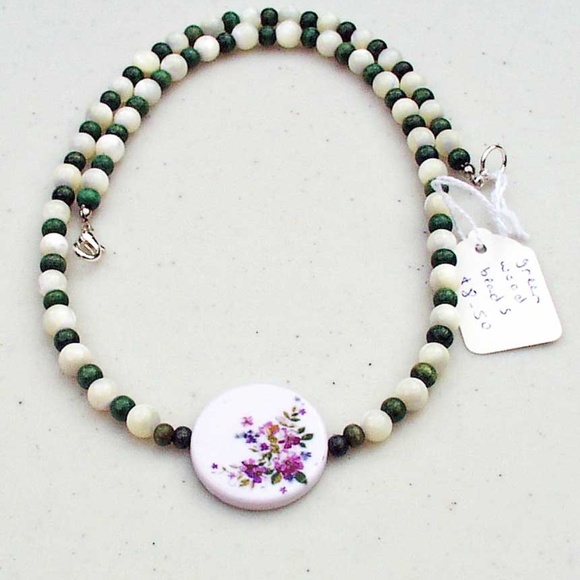 FLOWER BOUQUET ON WHITE DISK NECKLACE, WHITE GENUINE PEARLS DARK GREEN BEADS, - Picture 2 of 2
